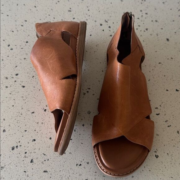 Sofft Cognac Brown Leather Sandals Open Toe Casual Comfortable Women’s Size 10M